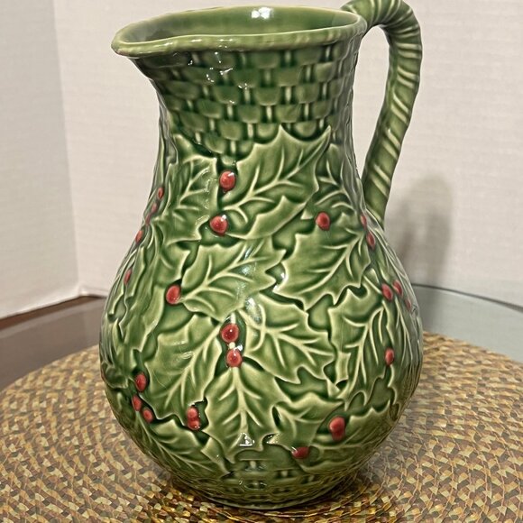 Bordallo Pinheiro Christmas Holly Pitcher - Picture 13 of 16